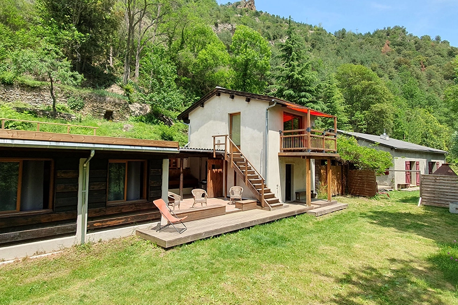 Deux dépendances à Nohèdes